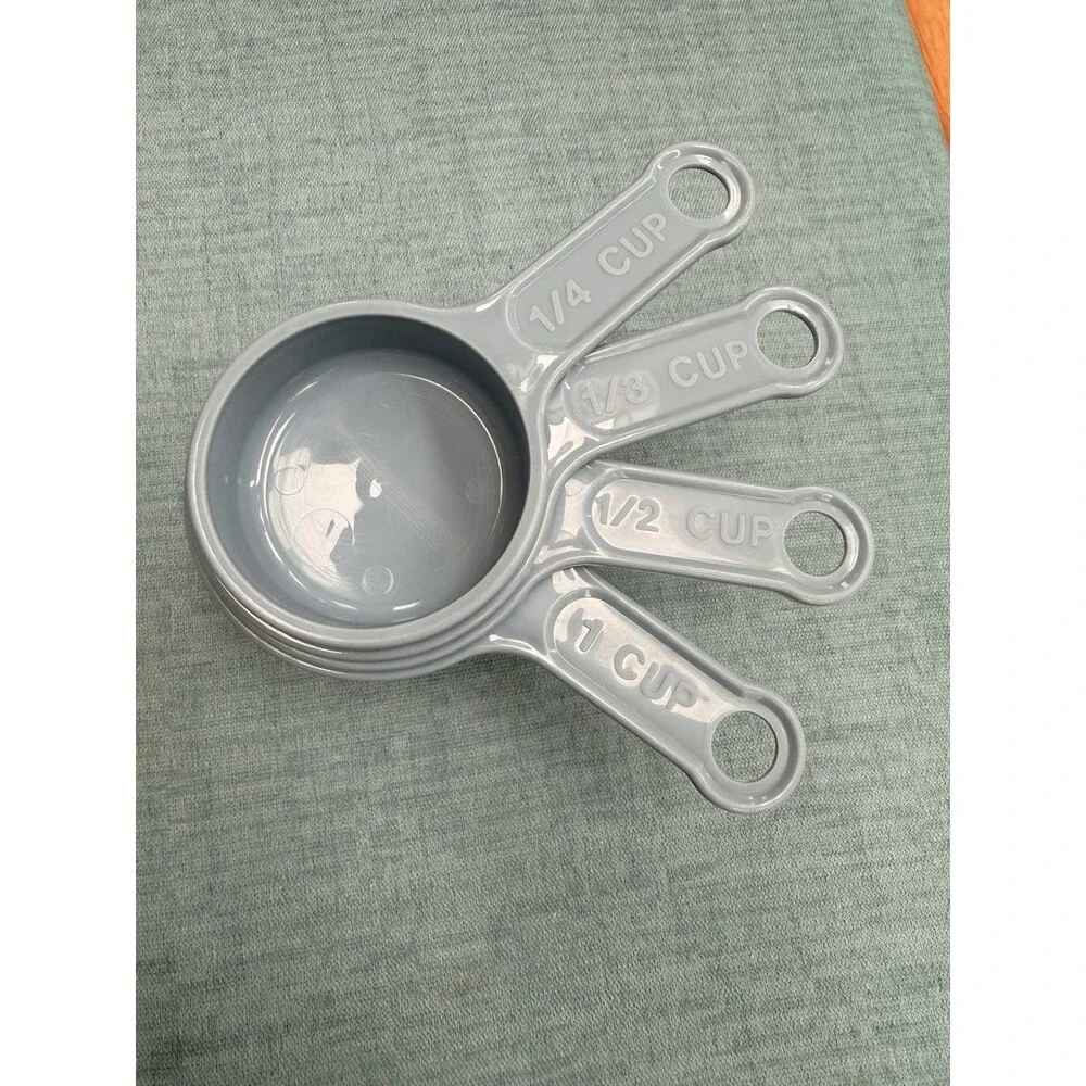 4 Vintage Rubbermaid Blue Plastic Measuring Cups 1 Cup - 1/2 - 1/3 - 1/4 EUC
